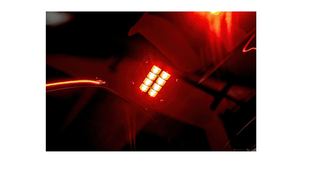 Mężczyzna zrelaksowany w maszynie INFRABIKE® — zero zmęczenia, gotowy do pracy